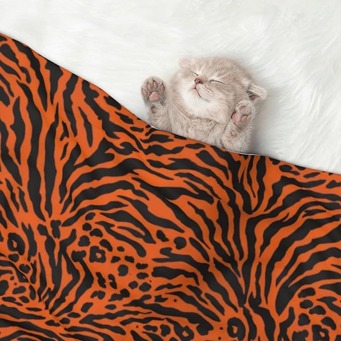 Two Sided Pet Cuddler Blanket for Anxiety Calming, 3D Realistic Cheetah Leopard Print, Reversible Plush Design with Bubble Dot Pattern Provides Familiar Surface Anywhere