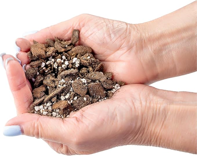 Gardenera Professional Succulent Soil Premium All Purpose Blend | Pre-Mixed Ready to Use for Cactus and Succulents | Sphagnum Peat Moss, Perlite, New Zealand Pine Bark - Made in USA - 4 Quart