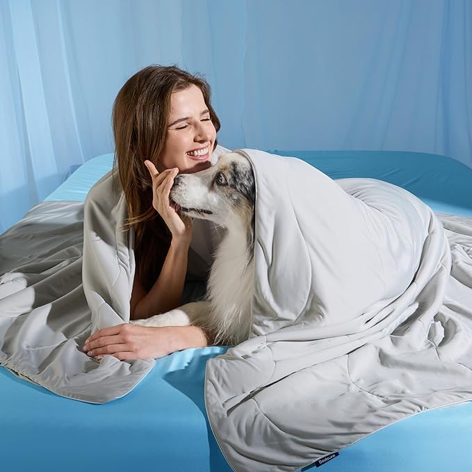 Bedsure Cooling Blanket for Bed with Breathable Air-Core Fill Q-MAX>0.4 - Lightweight Pet Cat Throw Cold Blanket Washable for Summer，Soft Dog Cooling Mat for Couch, Pearl Grey, 60x80