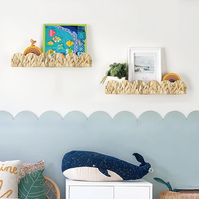 AELS Scalloped Nursery Bookshelf, Set of 2, Picture Ledge Shelf for Wall Decor, Woven Natural Water Hyacinth Floating Shelves for Books, Toys, Photo Frames, Nursery, Boho Modern Farmhouse Book Shelf