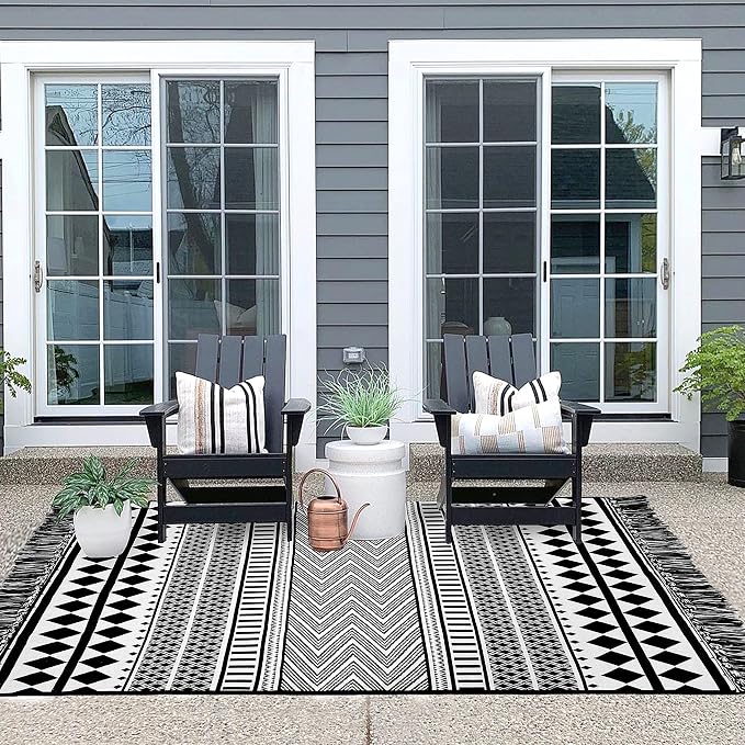 IOHOUZE Black Boho Area Rug